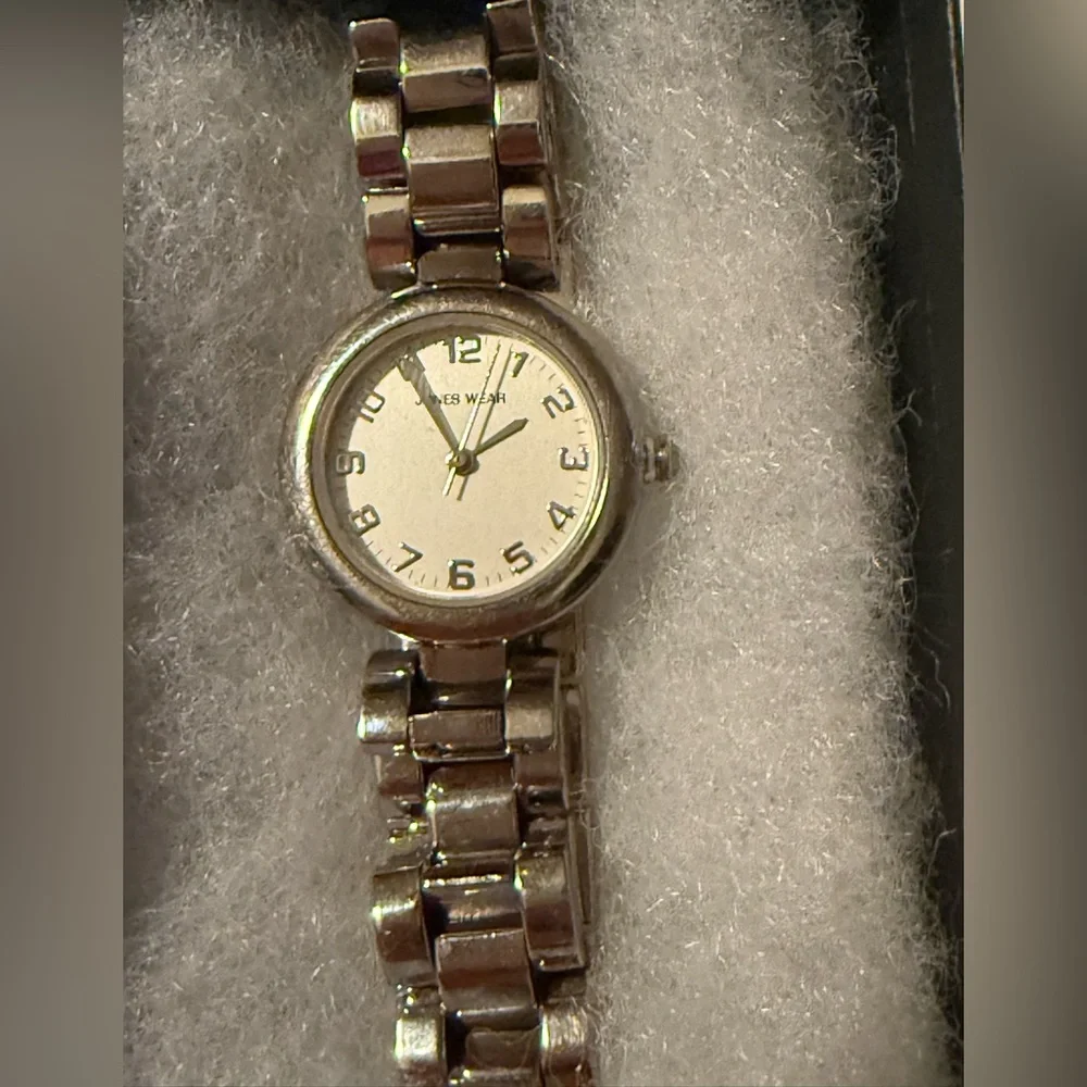 Vintage Jones NY Silver Stainless Steel Minimalist Bracelet Watch,White Dial